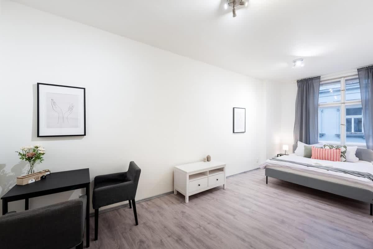Timeless Charming Near Old Town Apartament *
